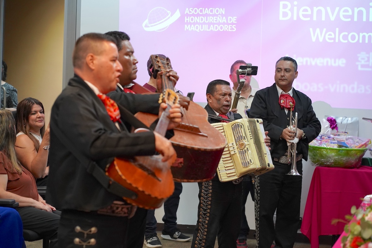 AHM Rinde Homenaje a Madres Trabajadoras del Sector Maquilador en una Edición Emotiva e Innovadora del Concurso ‘Madre de la Maquila 2025
