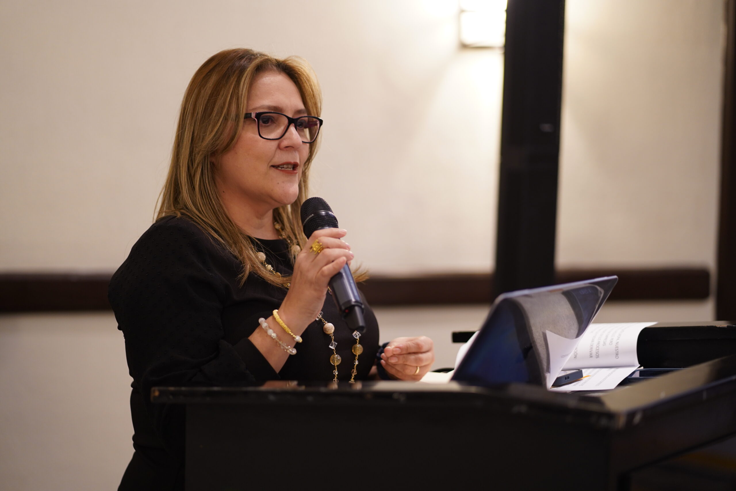 Empresas afiliadas a la AHM abordan Decreto Ejecutivo PCM-014-2026 con el Comisionado Presidencial de Comercio Exterior
