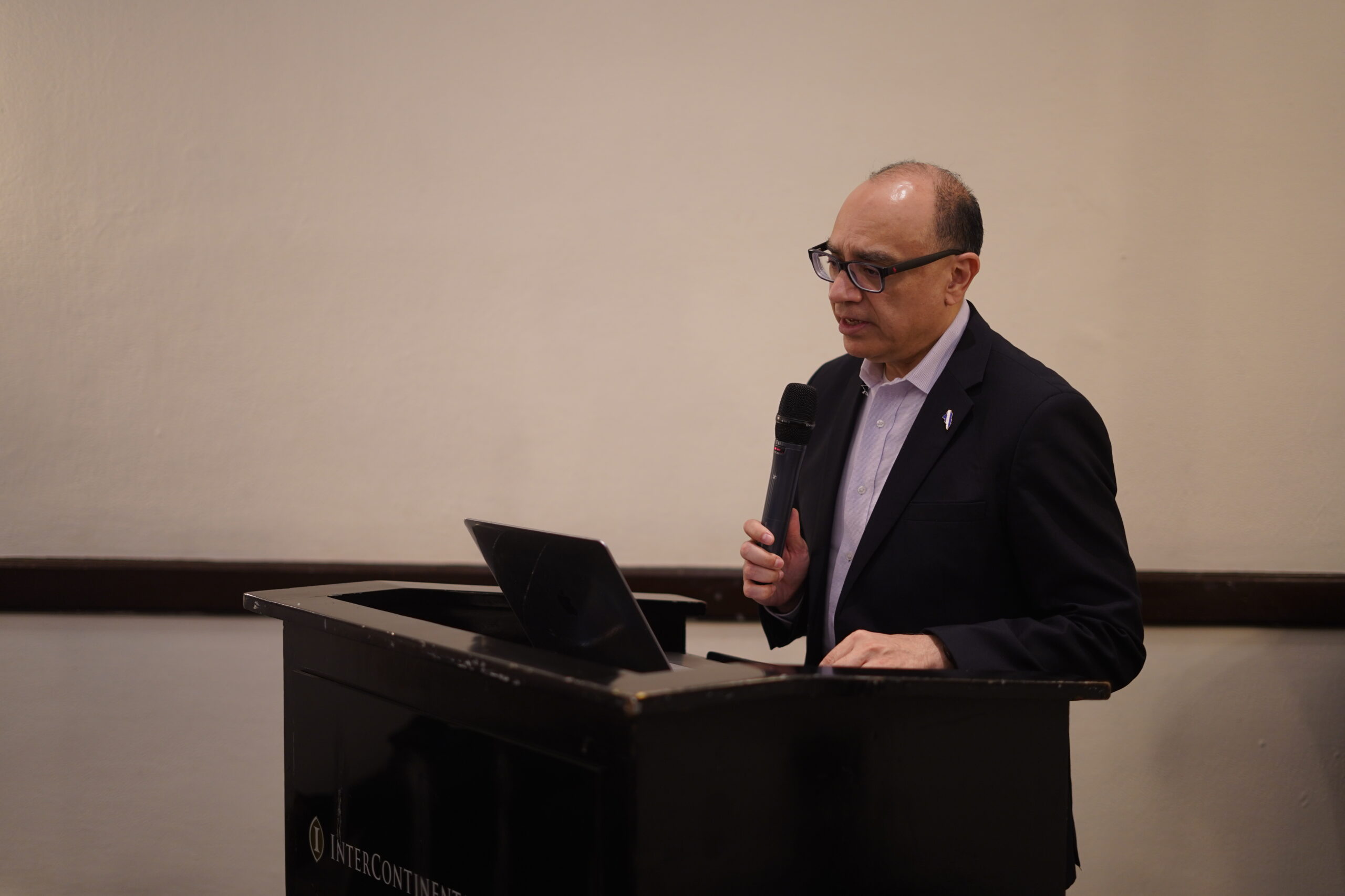 Empresas afiliadas a la AHM abordan Decreto Ejecutivo PCM-014-2026 con el Comisionado Presidencial de Comercio Exterior