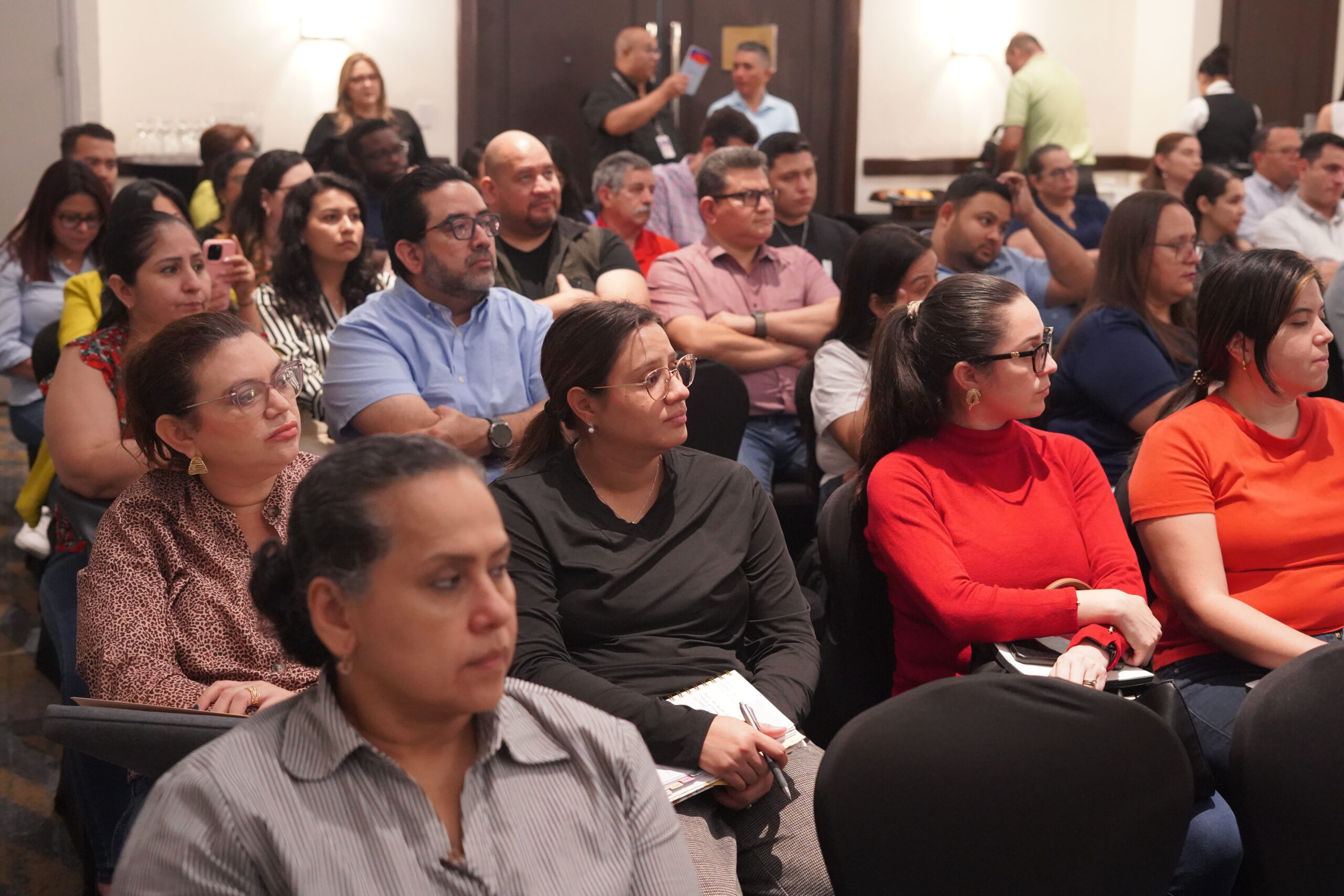 Empresas afiliadas a la AHM abordan Decreto Ejecutivo PCM-014-2026 con el Comisionado Presidencial de Comercio Exterior