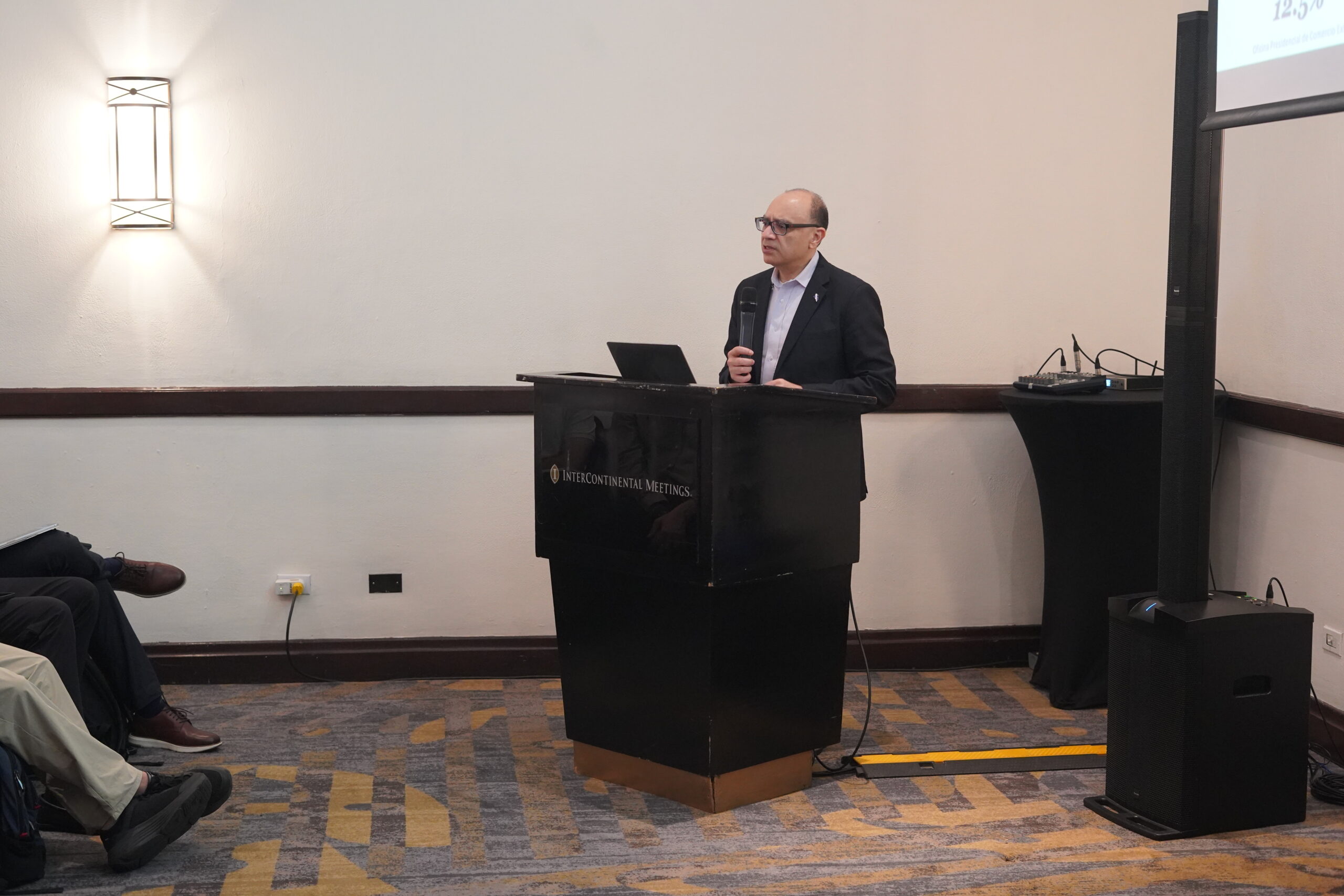 Empresas afiliadas a la AHM abordan Decreto Ejecutivo PCM-014-2026 con el Comisionado Presidencial de Comercio Exterior