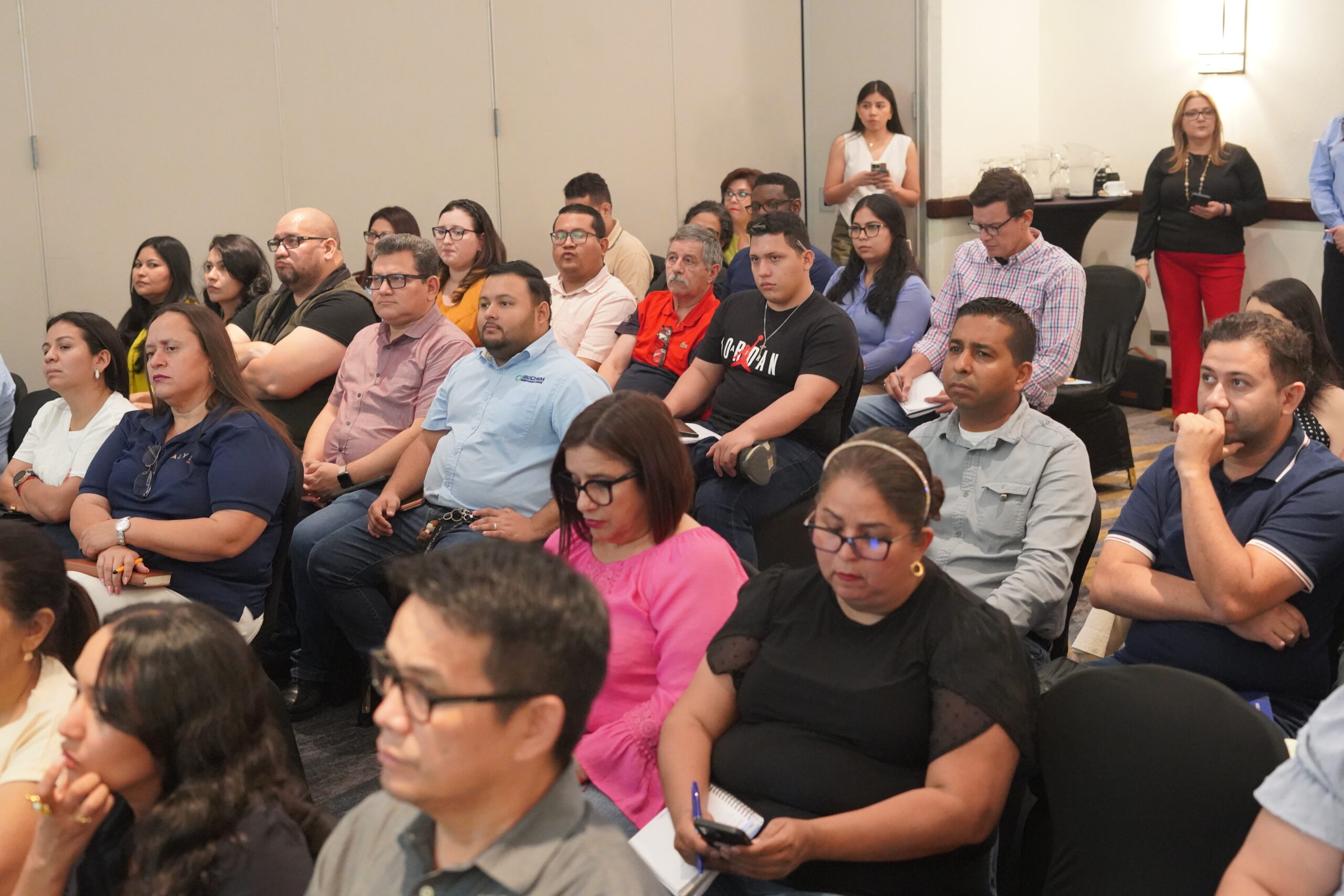 Empresas afiliadas a la AHM abordan Decreto Ejecutivo PCM-014-2026 con el Comisionado Presidencial de Comercio Exterior